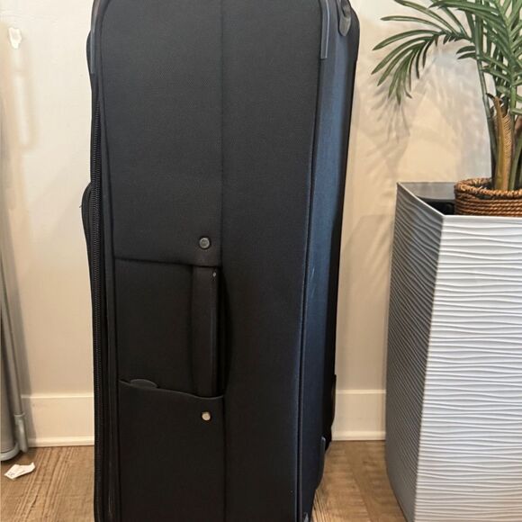 Pacific Coast Signature 28″ Softside Spinner Upright Luggage – Black - Picture 6 of 10